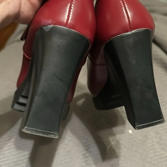 EUC  burgundy block heel Mary Jane’s - Picture 4 of 9